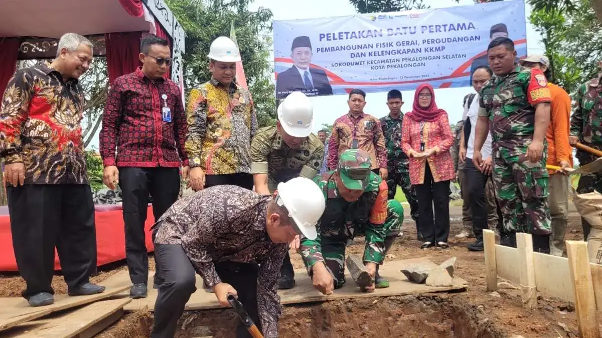 Menkop Letakkan Batu Pertama KKMP Sokoduwet Pekalongan, Perkuat Fondasi Ekonomi Rakyat Menkop Letakkan Batu Pertama KKMP Sokoduwet Pekalongan, Perkuat Fondasi Ekonomi Rakyat