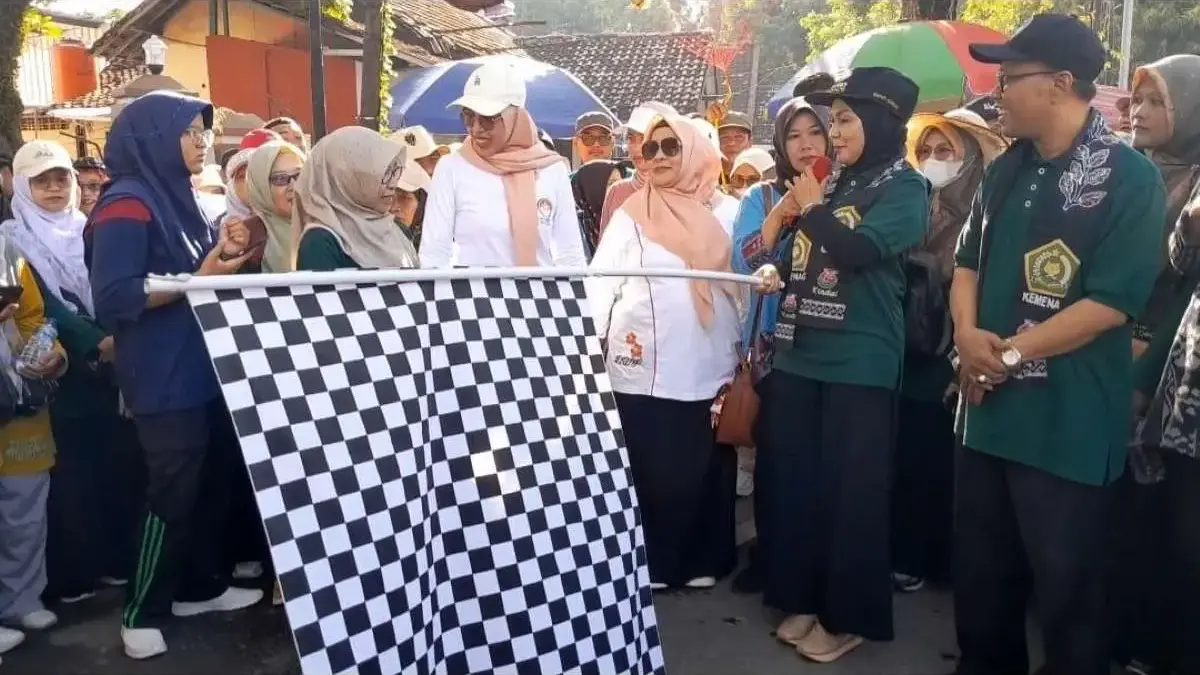 Meriahkan HAB ke-80 Kemenag, Bupati Kendal Lepas Ribuan Peserta Jalan Sehat Kerukunan di Kendal