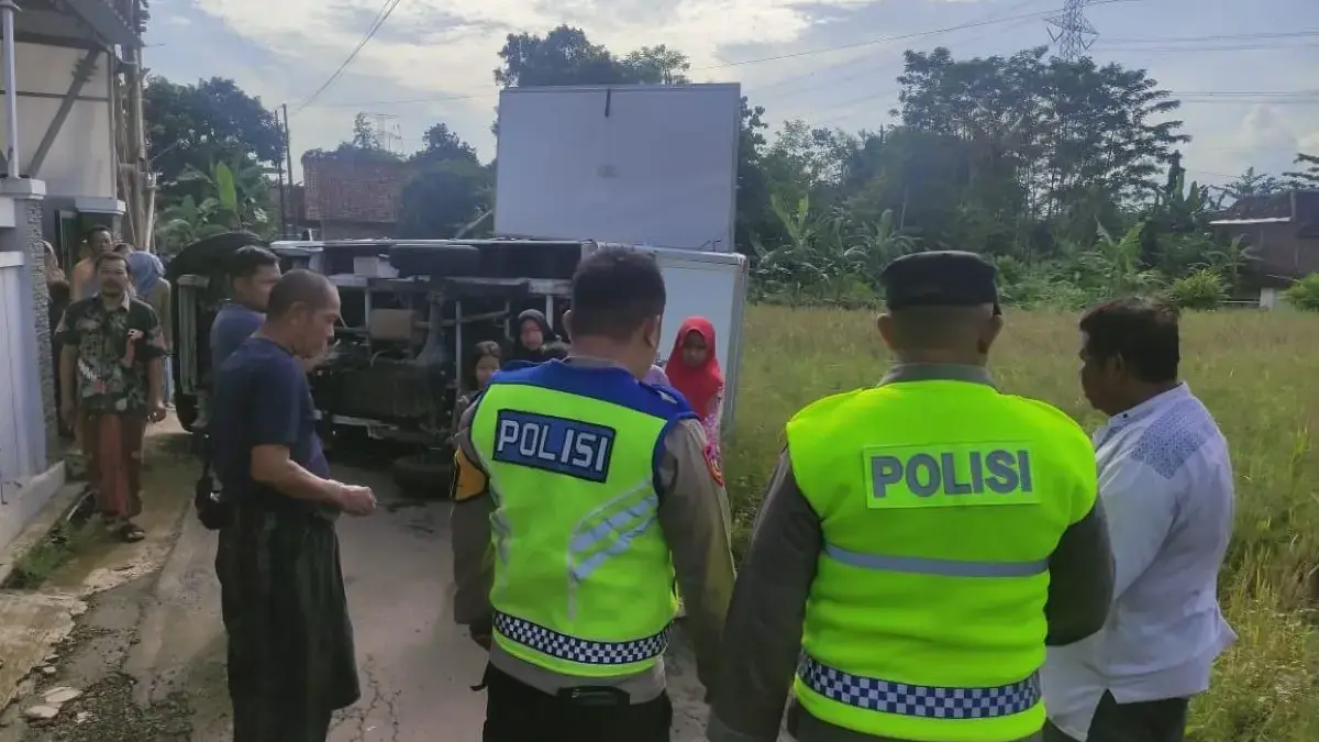 Mobil Pembawa Makanan Bergizi Gratis Terguling di Kedungwuni, 8 Sekolah Tak Terima Jatah MBG Mobil Pembawa Makanan Bergizi Gratis Terguling di Kedungwuni, 8 Sekolah Tak Terima Jatah MBG