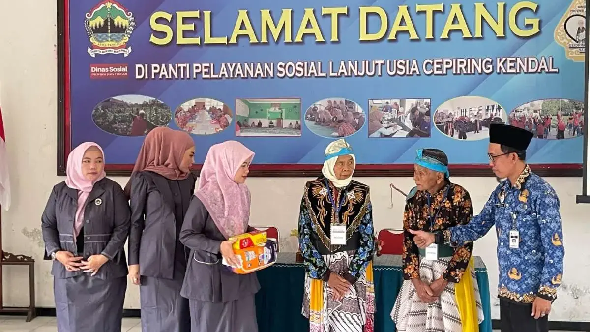Momen Haru Hari Ibu, IKD Kendal Sambangi PPSLU Cepiring untuk Berbagi Kebahagiaan dengan Ratusan Lansia Momen Haru Hari Ibu, IKD Kendal Sambangi PPSLU Cepiring untuk Berbagi Kebahagiaan dengan Ratusan Lansia