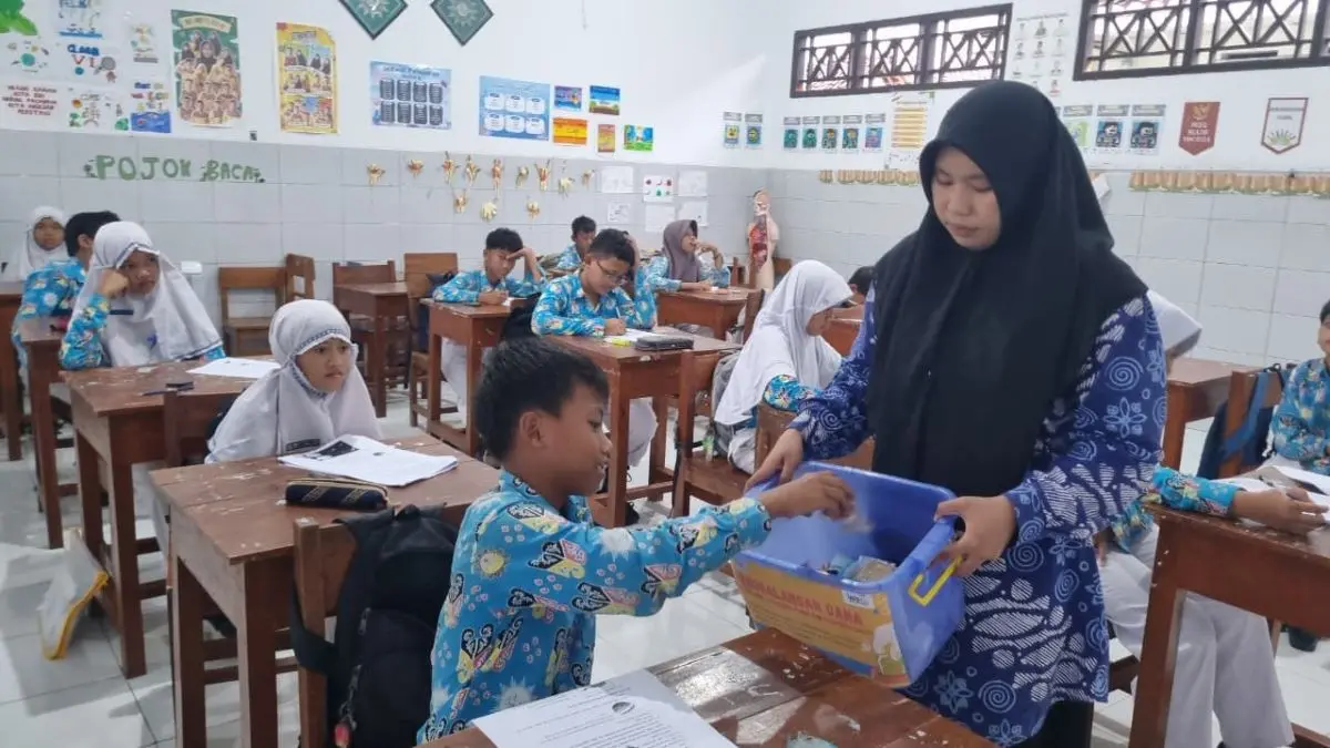 Peduli Bencana Sumatra, SD Aisyiyah Qurrota A'yun Pekalongan Kumpulkan Donasi Rp 1,5 Juta Peduli Bencana Sumatra, SD Aisyiyah Qurrota A\'yun Pekalongan Kumpulkan Donasi Rp 1,5 Juta
