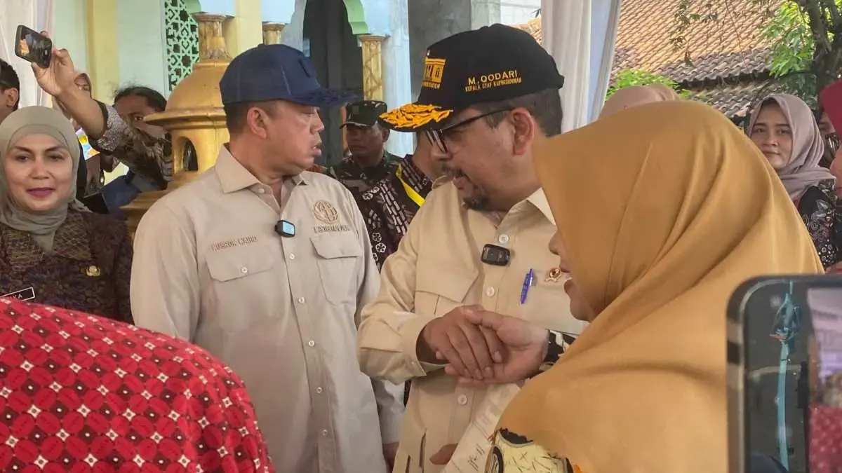 Program Konsolidasi Tanah Kendal Tata Ulang 4 Hektare Pesisir Kumuh, Menteri ATR Serahkan 121 Sertifikat