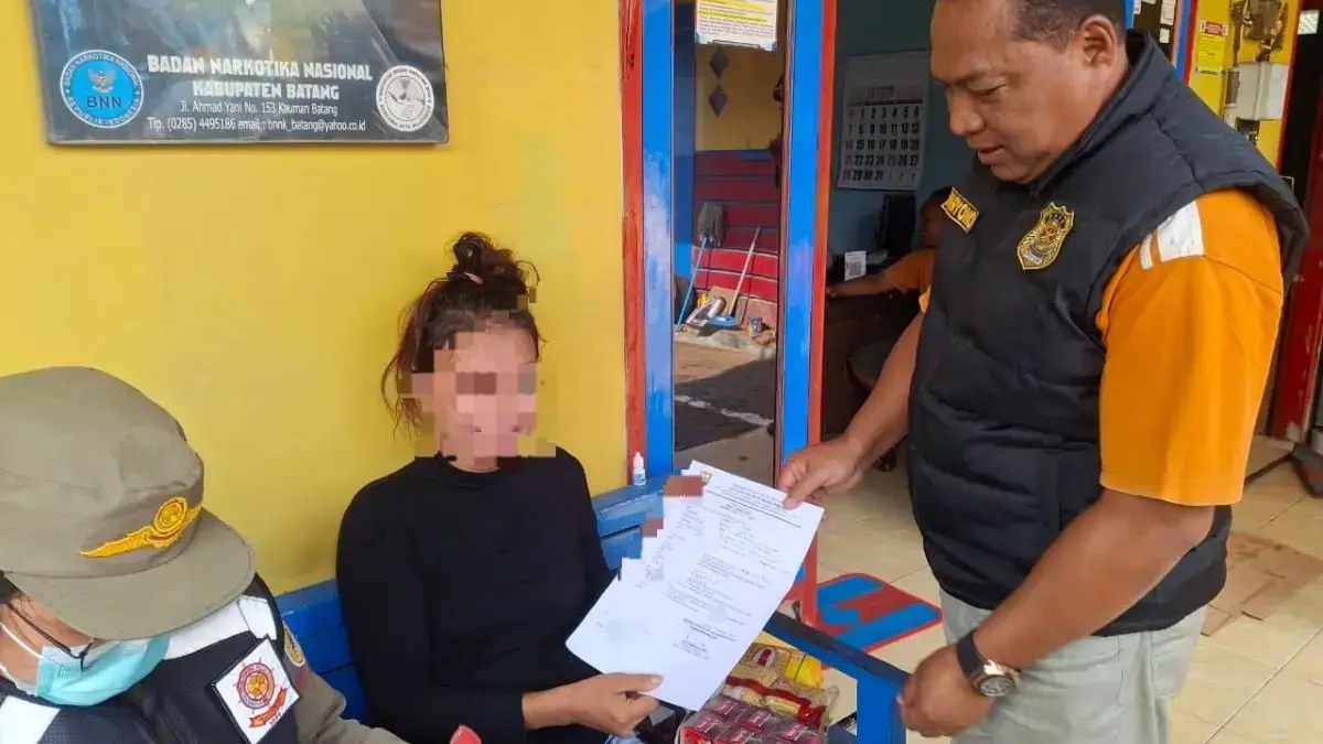 Razia Gabungan Satpol PP dan Polres, 15 Pasangan Bukan Suami Istri Diamankan dari Kos-Hotel Batang Razia Gabungan Satpol PP dan Polres, 15 Pasangan Bukan Suami Istri Diamankan dari Kos-Hotel Batang
