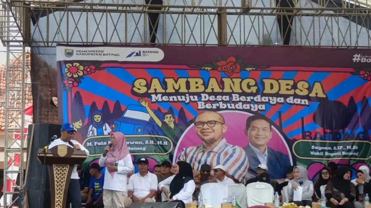 Sambang Desa di Warungasem, Bupati Batang Faiz Kurniawan Janji Perbaiki Jalan Rusak dan Drainase di 2026