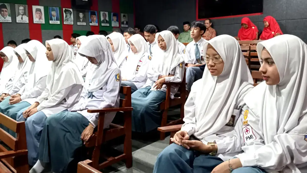 Siswa SMA Muhammadiyah 1 Pekajangan Belajar Bahasa Inggris dengan Guru dari Kampung Pare Siswa SMA Muhammadiyah 1 Pekajangan Belajar Bahasa Inggris dengan Guru dari Kampung Pare