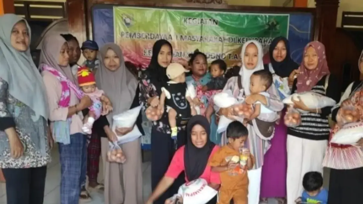 Tekan Angka Stunting, Kelurahan Sukodono Kendal Salurkan Bantuan Pangan untuk 12 Balita Gizi Buruk Tekan Angka Stunting, Kelurahan Sukodono Kendal Salurkan Bantuan Pangan untuk 12 Balita Gizi Buruk