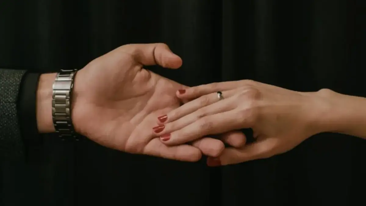 Ramalan Cinta Zodiak Besok 10 Desember 2025