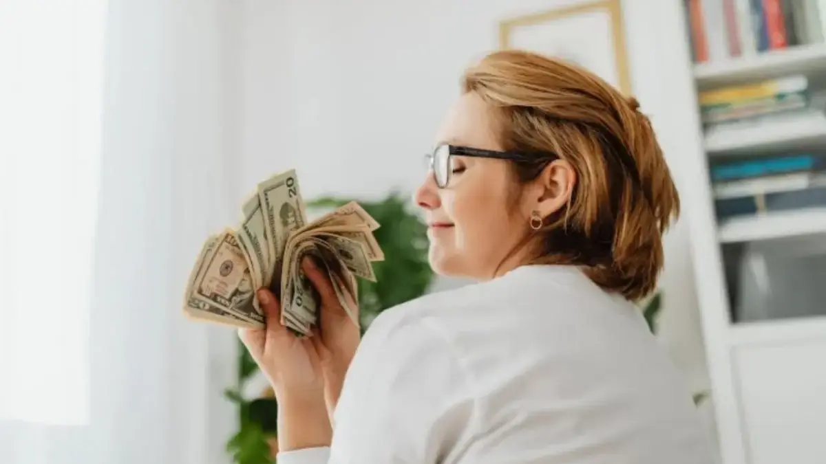 Finansial Terkendali! Ramalan Keuangan Shio Besok 15 Desember 2025: Kuda, Kambing, Monyet, dan Ayam Ramalan Keuangan Shio Besok 15 Desember 2025