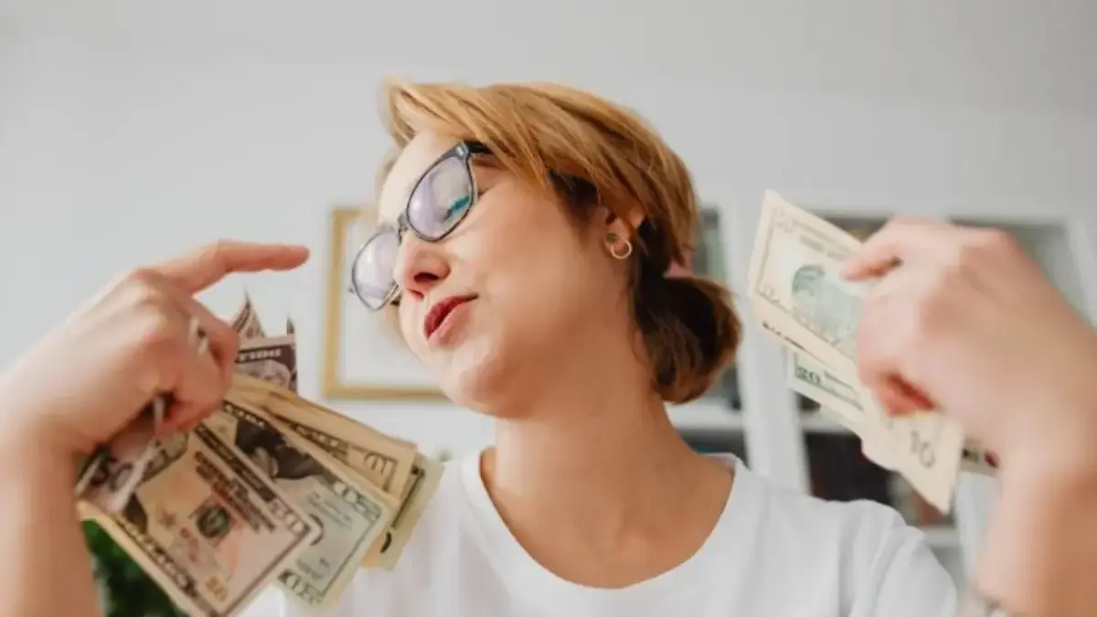 Jangan Buru-Buru Mengeluarkan Uang! Ramalan Keuangan Zodiak 22 Desember 2025 untuk Sagitarius hingga Pisces Ramalan Keuangan Zodiak 22 Desember 2025