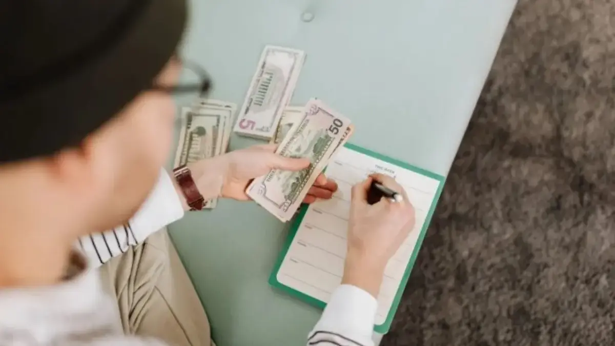 Ramalan Keuangan Zodiak Besok 26 Desember 2025