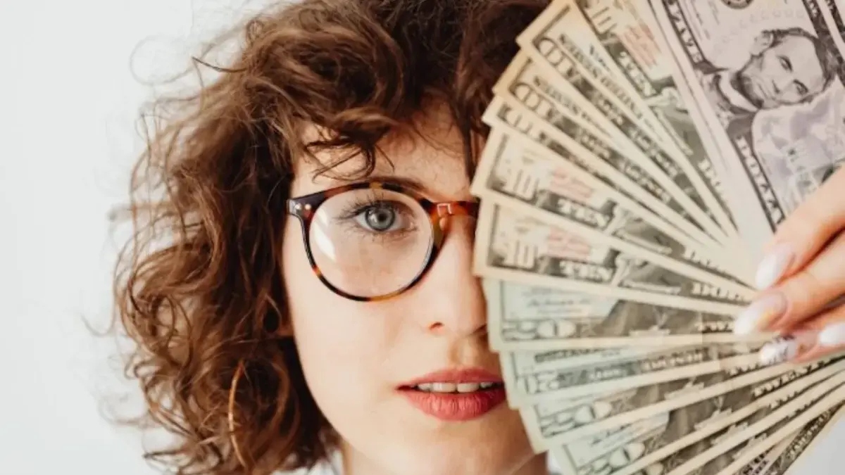 Ramalan Zodiak Paling Beruntung dalam Keuangan Minggu Ini 22-28 Desember 2025