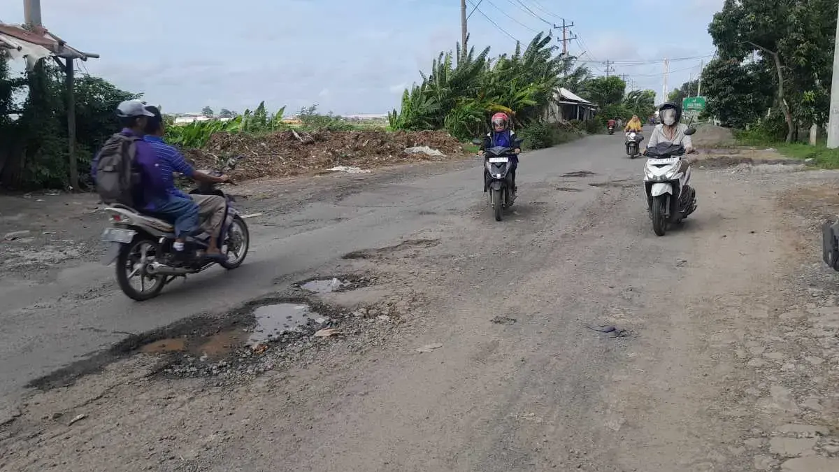 Akses Wisata Pantai Ngebum Kendal Rusak Parah dan Berlubang, Dinas PUPR Janji Segera Lakukan Perbaikan Akses Wisata Pantai Ngebum Kendal Rusak Parah dan Berlubang, Dinas PUPR Janji Segera Lakukan Perbaikan