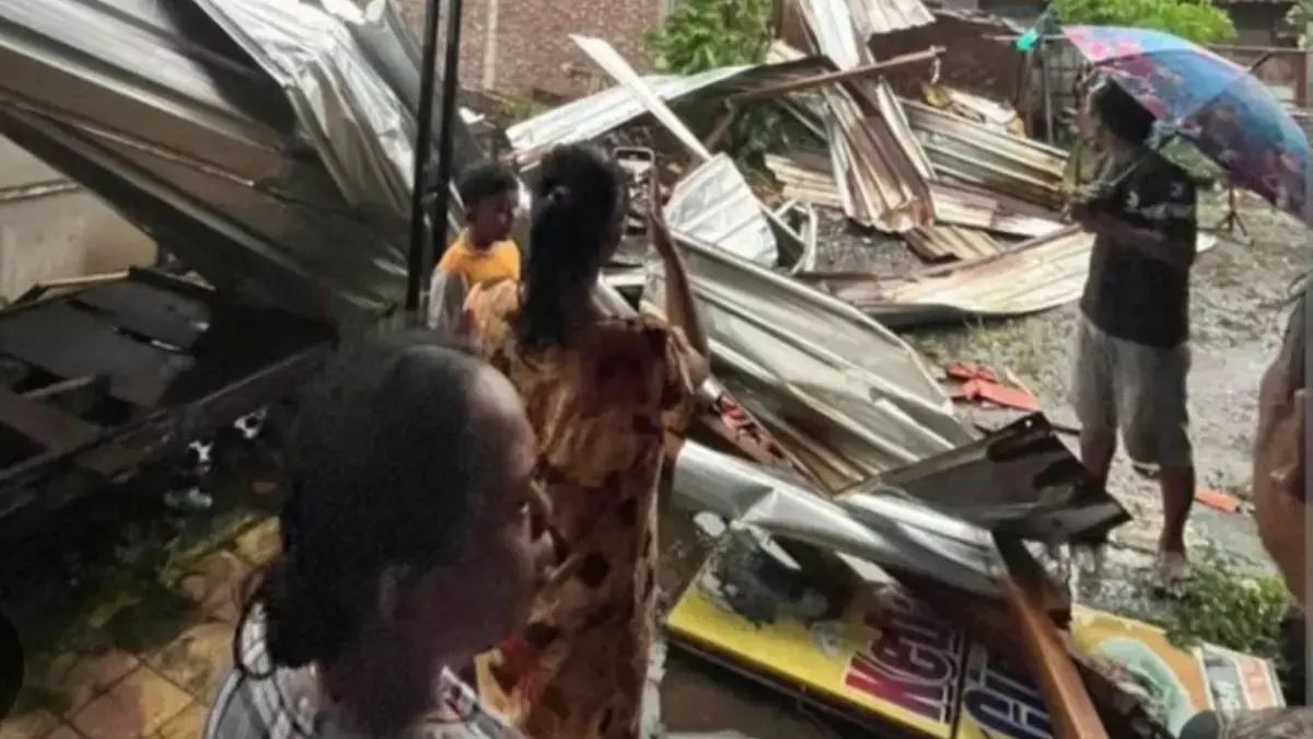 Angin Kencang Terjang Rowosari Kendal, 10 Rumah Rusak dan Bangunan BUMDes Roboh Dihantam Badai