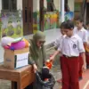 Bangun Empati, Siswa SD Islam 02 Pekalongan Donasikan Mainan Kesayangan untuk Trauma Healing Korban Banjir