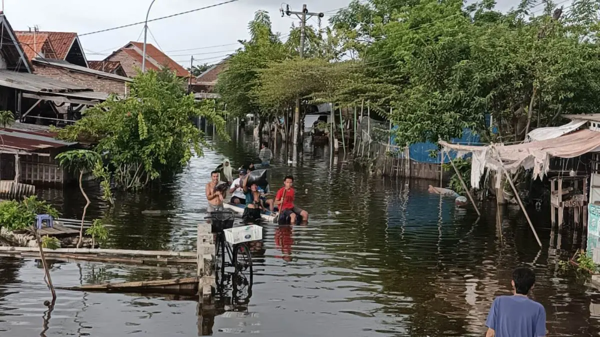 Banjir Kabupaten Pekalongan Meluas, 1.923 Warga Mengungsi dan PMI Sebut Stok Logistik Mulai Menipis Banjir Kabupaten Pekalongan Meluas, 1.923 Warga Mengungsi dan PMI Sebut Stok Logistik Mulai Menipis