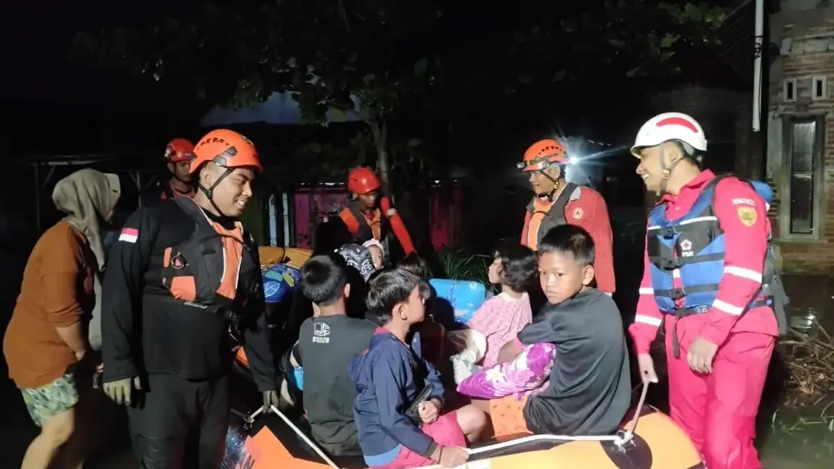 Banjir Rendam 90 Rumah di Desa Pait Pekalongan, Puluhan Warga Mengungsi ke Mess Pabrik Lokatex