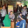 Biddokkes Polda Jateng Berikan Layanan Kesehatan Gratis untuk Pengungsi Banjir di Tirto Pekalongan