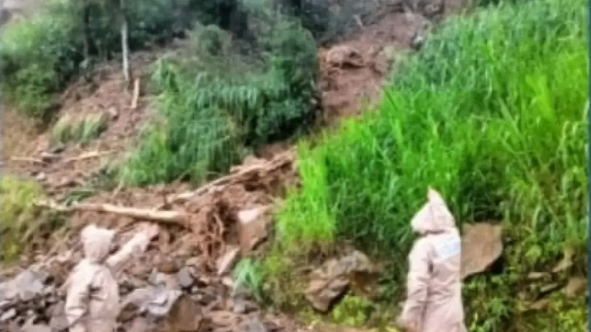 Bukit Gunung Beser Pekalongan Longsor 30 Kali, Akses Jalan Mudal-Dranan Putus Total dan Terisolasi Bukit Gunung Beser Pekalongan Longsor 30 Kali, Akses Jalan Mudal-Dranan Putus Total dan Terisolasi