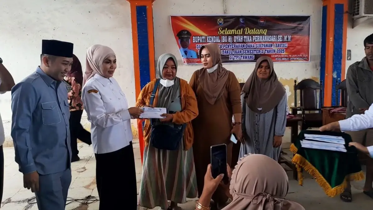 Bupati Kendal Cairkan Rp129 Juta Dana Simpanan Nelayan, TPI Tawang Terima Alokasi Paling Besar Bupati Kendal Cairkan Rp129 Juta Dana Simpanan Nelayan, TPI Tawang Terima Alokasi Paling Besar