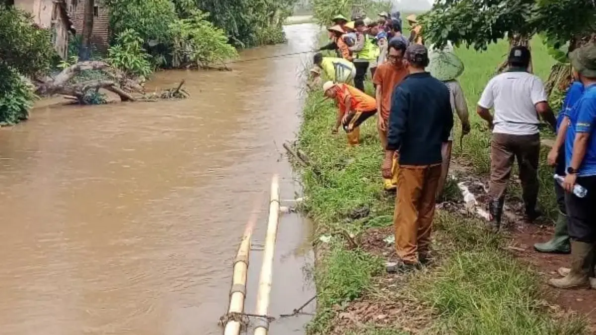 Cegah Banjir Pertanian, Pemkab Batang Gandeng Industri dan Pasgot Normalisasi Kali Sono Kandeman Cegah Banjir Pertanian, Pemkab Batang Gandeng Industri dan Pasgot Normalisasi Kali Sono Kandeman