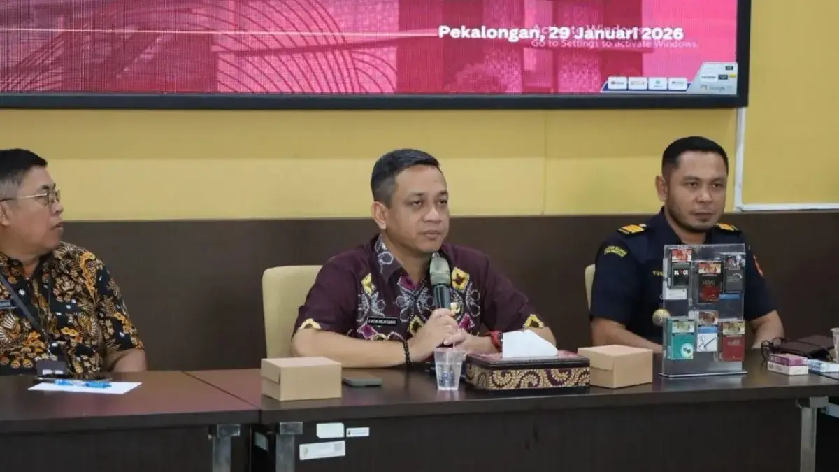 Gempur Rokok Ilegal di Pekalongan, Wali Kota Aaf Gandeng Sopir Angkot dan Tukang Becak Jadi Agen Informasi Gempur Rokok Ilegal di Pekalongan, Wali Kota Aaf Gandeng Sopir Angkot dan Tukang Becak Jadi Agen Informasi