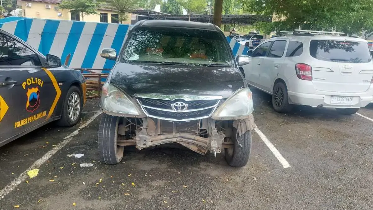 Hindari Jalan Berlubang, Pelajar SMK di Pekalongan Tewas Kecelakaan Usai Tabrak Mobil dari Lawan Arus Hindari Jalan Berlubang, Pelajar SMK di Pekalongan Tewas Kecelakaan Usai Tabrak Mobil dari Lawan Arus