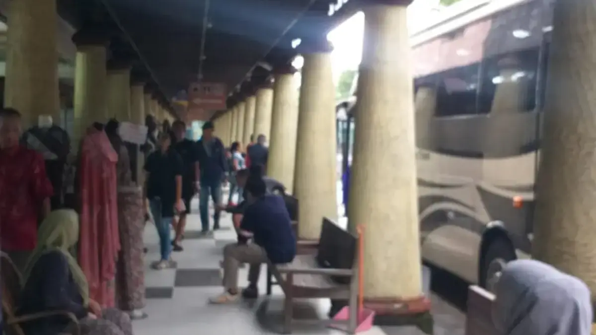 International Batik Center Pekalongan Diserbu Bus Wisata Berbagai Kota