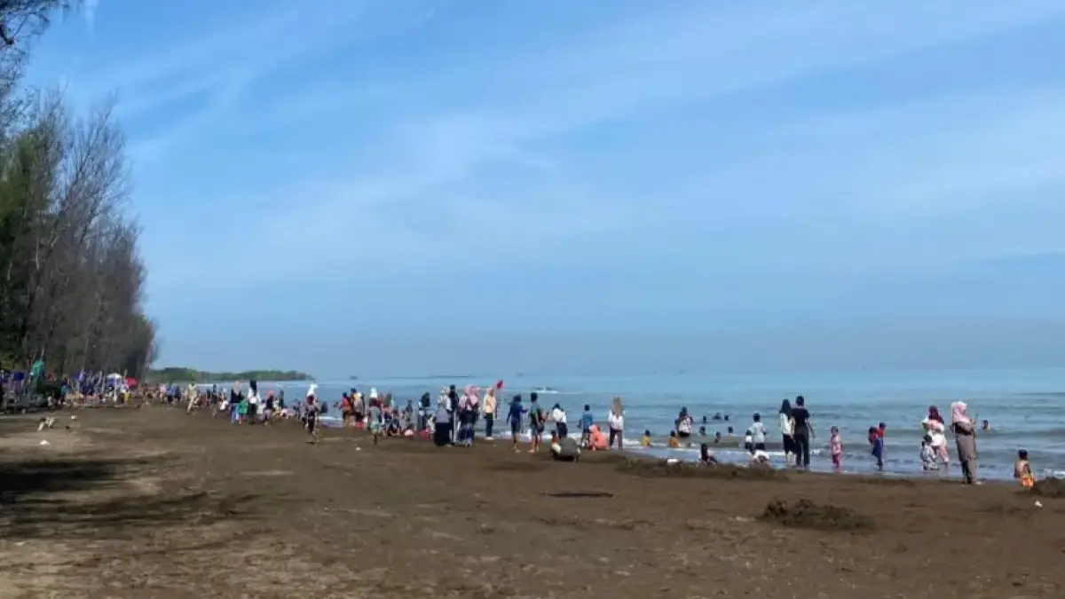 Libur Tahun Baru 2026, Pantai Wonokerto Pekalongan Diserbu 11 Ribu Wisatawan dalam Sehari