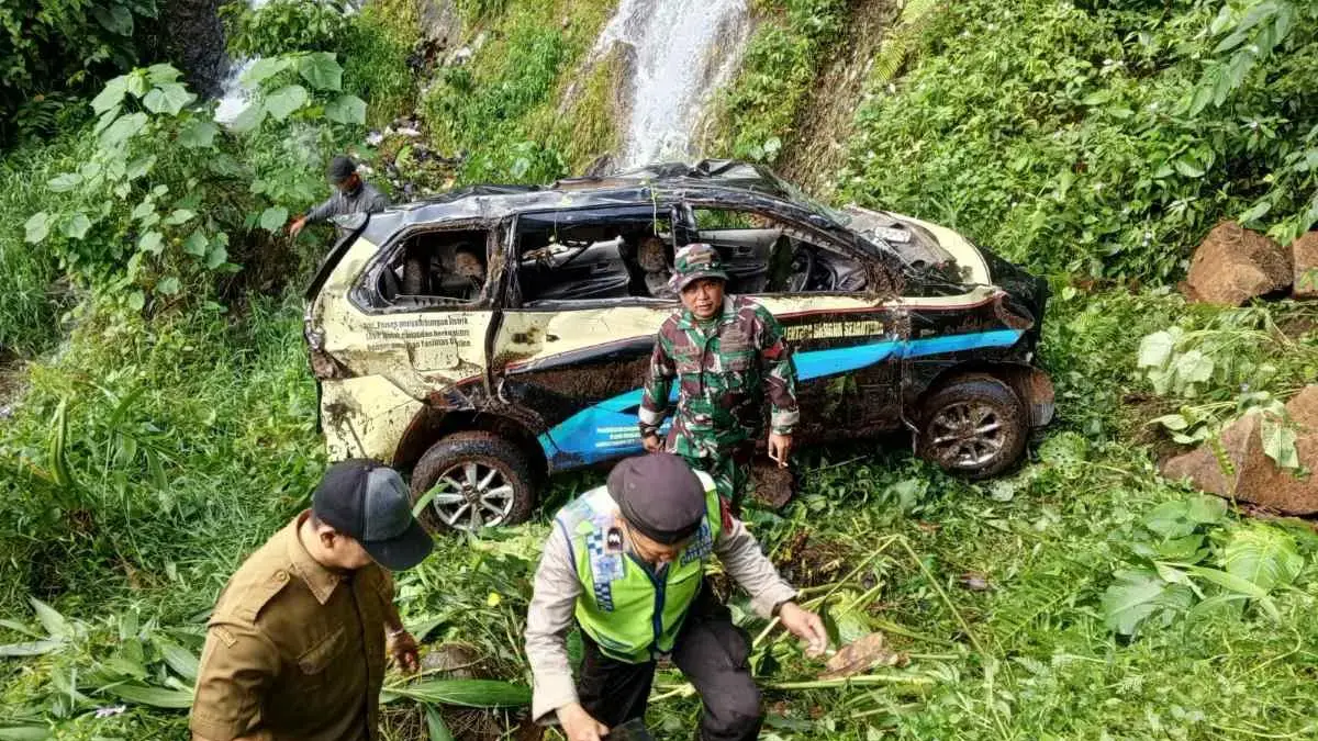 Mobil Operasional PLN Terjun ke Jurang 160 Meter di Lebakbarang Usai Diterjang Longsor, Sopir Selamat