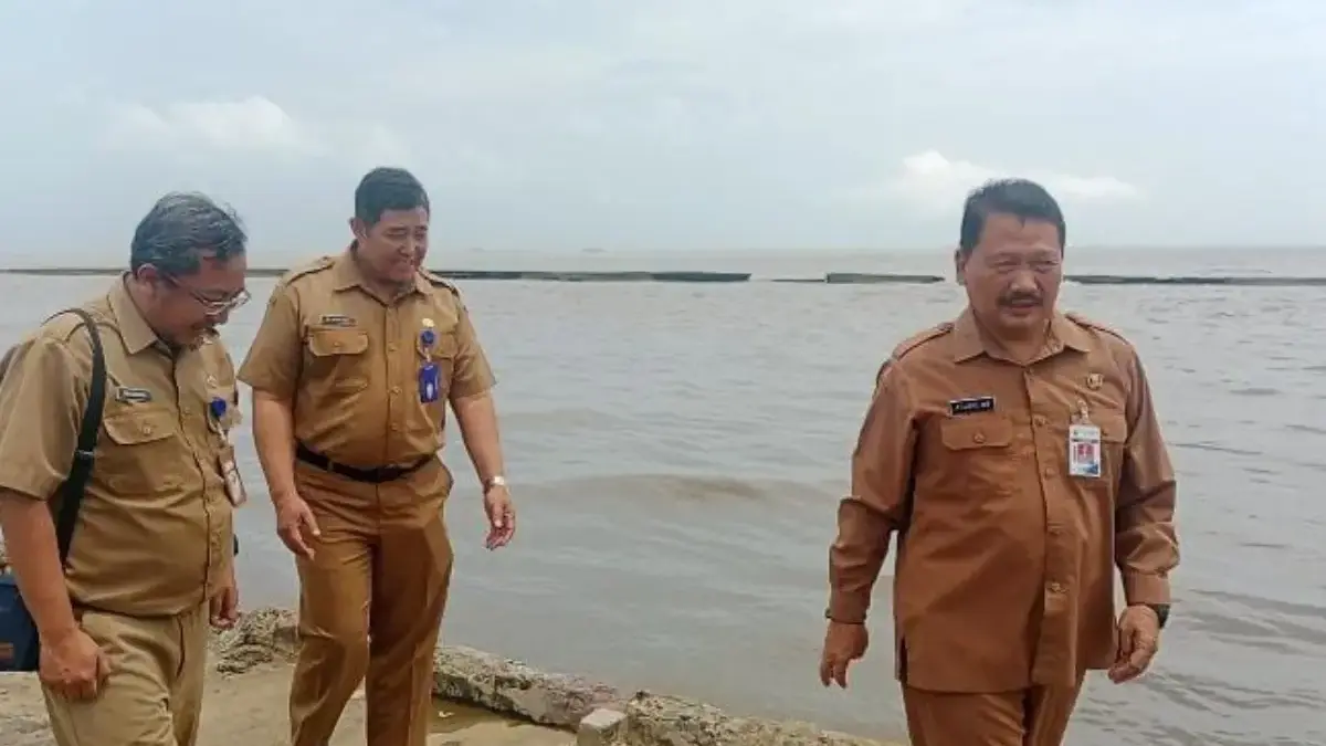 Muara Sungai Sambong Dangkal, Pemkab Batang Siapkan Pengerukan dan Tertibkan Bangkai Kapal Nelayan