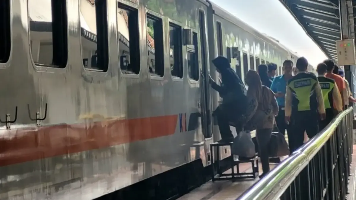 Naik 17 Persen! 49 Ribu Penumpang Berangkat dari Stasiun Pekalongan Selama Libur Nataru 2025/2026 Naik 17 Persen! 49 Ribu Penumpang Berangkat dari Stasiun Pekalongan Selama Libur Nataru 2025/2026