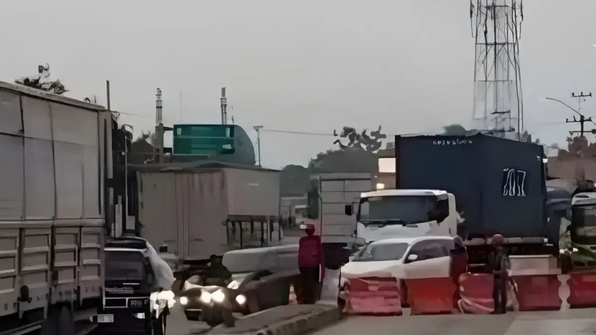 Pengecoran Jalan Pantura Cepiring Kendal Picu Macet 6 Km, Dishub Terapkan Sistem Contraflow Pengecoran Jalan Pantura Cepiring Kendal Picu Macet 6 Km, Dishub Terapkan Sistem Contraflow