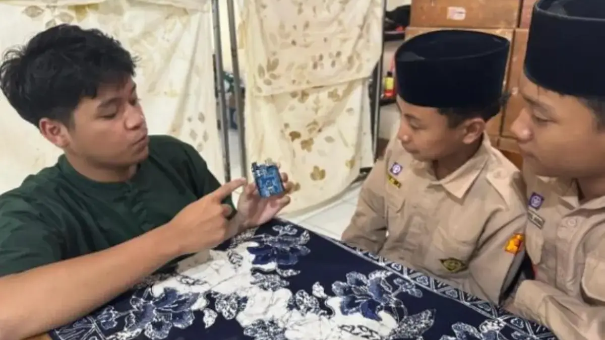 Santri Milenial! SMP Sains Cahaya Al-Qur’an Pekalongan Sukses Rakit Teknologi IoT Berbasis Arduino