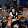 Tanggul Sungai Sengkarang Jebol, Bupati Fadia Arafiq Pastikan Logistik Pengungsi Kopindo Terpenuhi