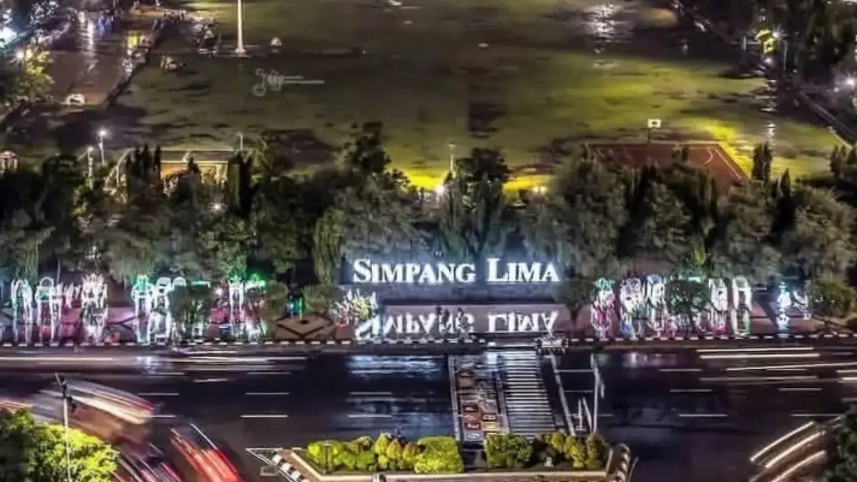 8 Tempat Populer untuk Berburu Takjil di Semarang 8 Tempat Populer untuk Berburu Takjil di Semarang