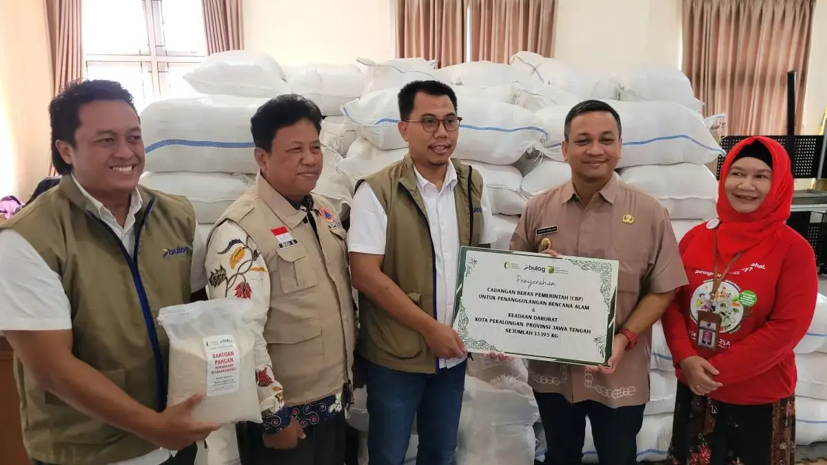 Atasi Krisis Pangan Banjir, Pemkot Pekalongan Terima 13,1 Ton Beras CBP dari Bapanas Melalui Bulog Tegal