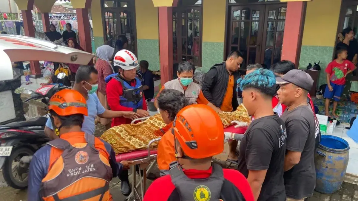 Banjir Pekalongan Meluas, Lansia Korban Banjir Meninggal di Pengungsian Dupantex Usai Tiga Pekan Terendam