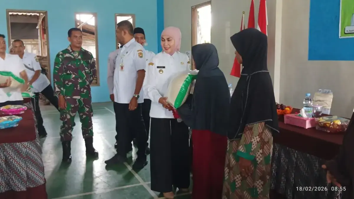 Bupati Kendal Salurkan Bantuan Beras untuk 1.111 Korban Banjir, Pastikan Stok Pangan Aman Jelang Ramadan