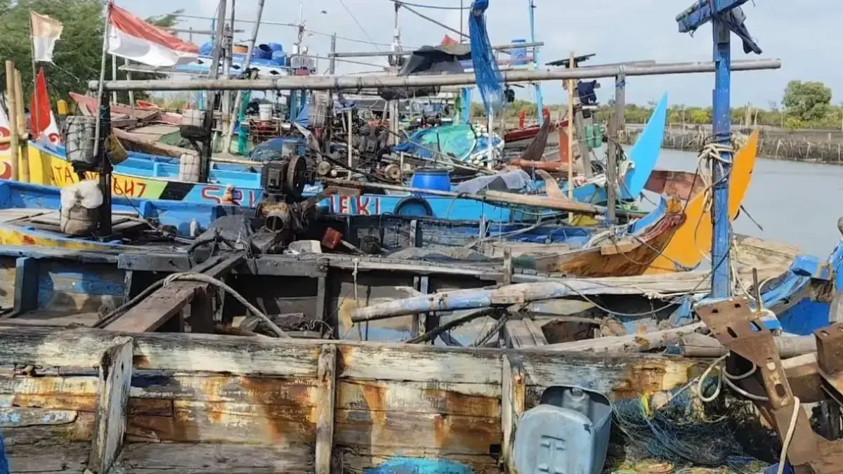 Cuaca Ekstrem Melanda, 9,6 Ton Beras Paceklik Disalurkan untuk Penyelamat Ekonomi Nelayan di Kendal