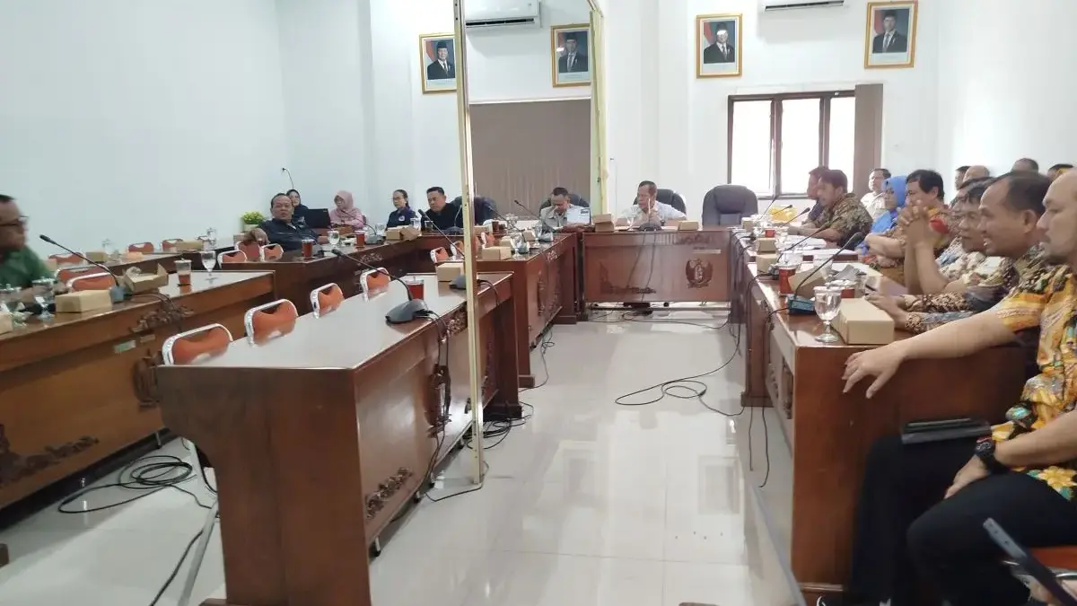 DPRD Kabupaten Pekalongan Desak Pengamanan Dana BTT untuk Logistik Pengungsi dan Perbaikan Tanggul Sungai DPRD Pekalongan Desak Pengamanan Dana BTT untuk Logistik Pengungsi dan Perbaikan Tanggul Sungai