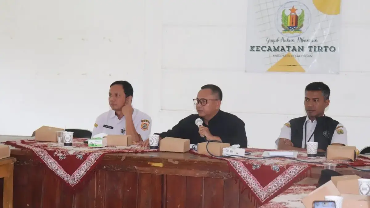 Dua Pekan Banjir Rendam 4 Desa di Tirto Pekalongan, 1.600 Jiwa Mengungsi di 17 Titik Darurat Dua Pekan Banjir Rendam 4 Desa di Tirto Pekalongan, 1.600 Jiwa Mengungsi di 17 Titik Darurat