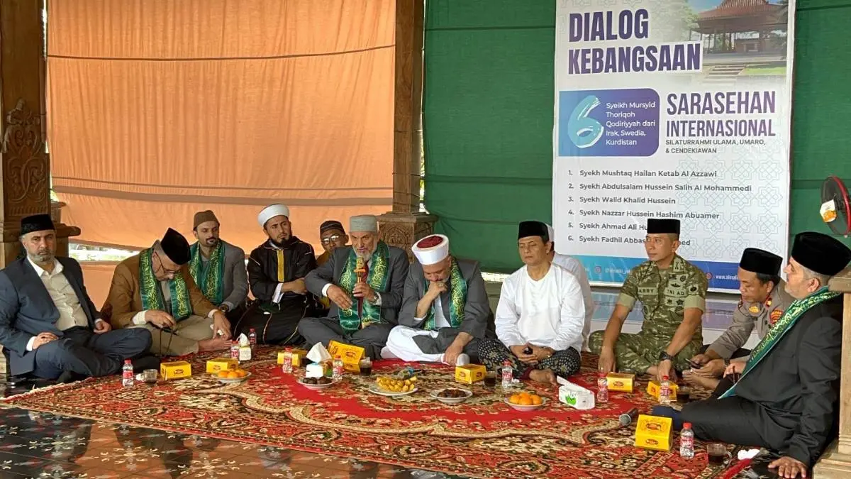 Enam Mursyid Dunia Sambangi Ponpes Al Maliki Pekalongan, Perkuat Jaringan Thariqah Qodiriyah Rifa'iyah Enam Mursyid Dunia Sambangi Ponpes Al Maliki Pekalongan, Perkuat Jaringan Thariqah Qodiriyah Rifa\'iyah
