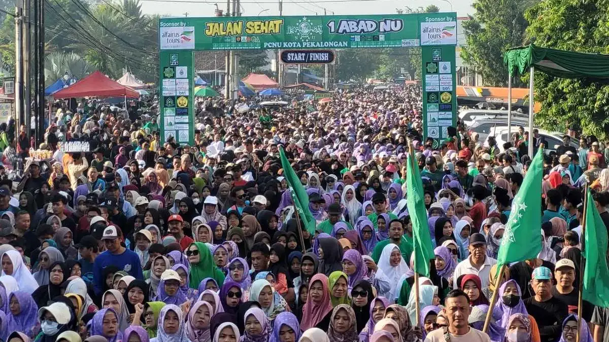 Lautan Massa! 20 Ribu Warga Padati Jalan Sehat 1 Abad NU Kota Pekalongan, Dua Guru Raih Hadiah Umrah
