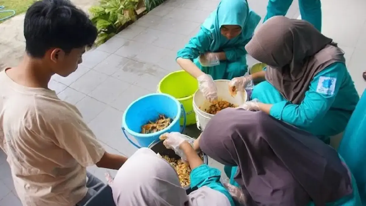 Lawan Krisis Sampah, Siswa MAN IC Pekalongan Inovasikan KomProMi Ubah Limbah Makanan Jadi Kompos