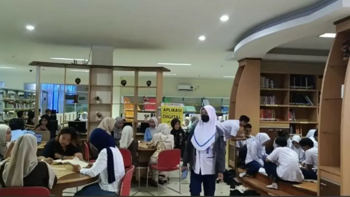 Ngabuburit Produktif di Perpustakaan Unikal: Mahasiswa Pekalongan Tetap Eksis Membaca Selama Ramadan Ngabuburit Produktif di Perpustakaan Unikal: Mahasiswa Pekalongan Tetap Eksis Membaca Selama Ramadan