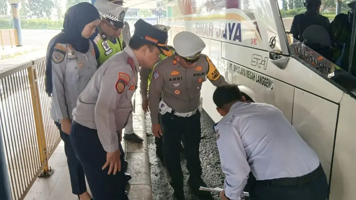 Operasi Keselamatan Candi 2026: Satlantas Polres Pekalongan Kota Ramp Check Bus, Sopir Diberi Vitamin