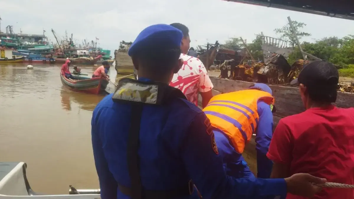Pekerja Kapal Cantrang Terjepit Baling-Baling di Sungai Sambong Batang, Korban Hilang Terbawa Arus