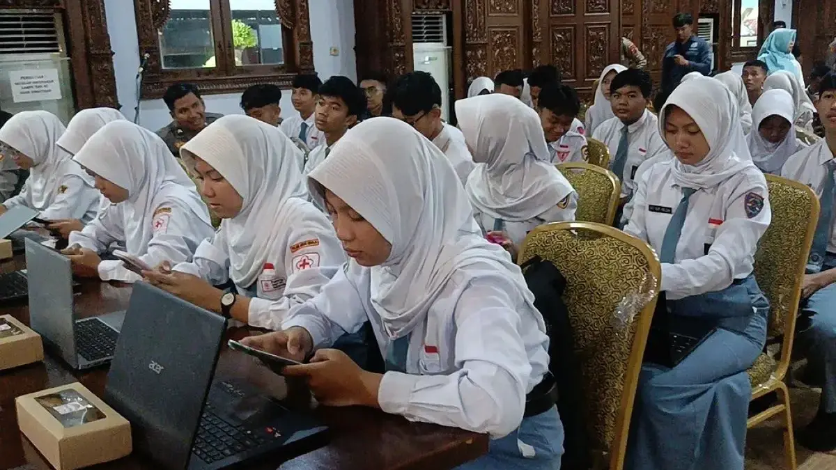 Polres Batang Edukasi Literasi AI bagi Pelajar, AKBP Veronica: Bijak Gunakan Kecerdasan Artifisial