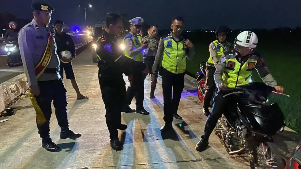 Polres Pekalongan Kota Sisir Exit Tol Setono, 18 Motor Diamankan dalam Patroli Cegah Balap Liar Polres Pekalongan Kota Sisir Exit Tol Setono, 18 Motor Diamankan dalam Patroli Cegah Balap Liar