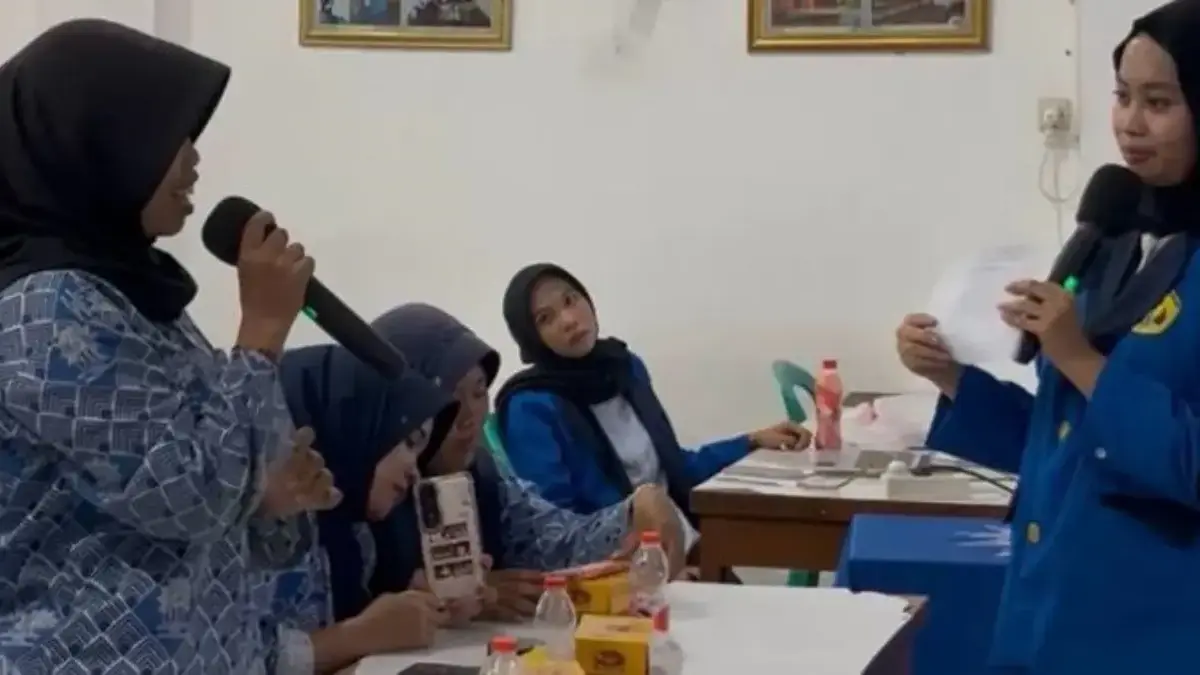 Sasar Pelajar, Mahasiswa Farmasi Unikal Edukasi Bahaya Alkohol di SMK Muhammadiyah Pekalongan